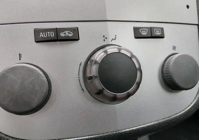 OPEL Corsa 1.4 16V 150 Jahre