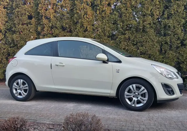 OPEL Corsa 1.4 16V 150 Jahre