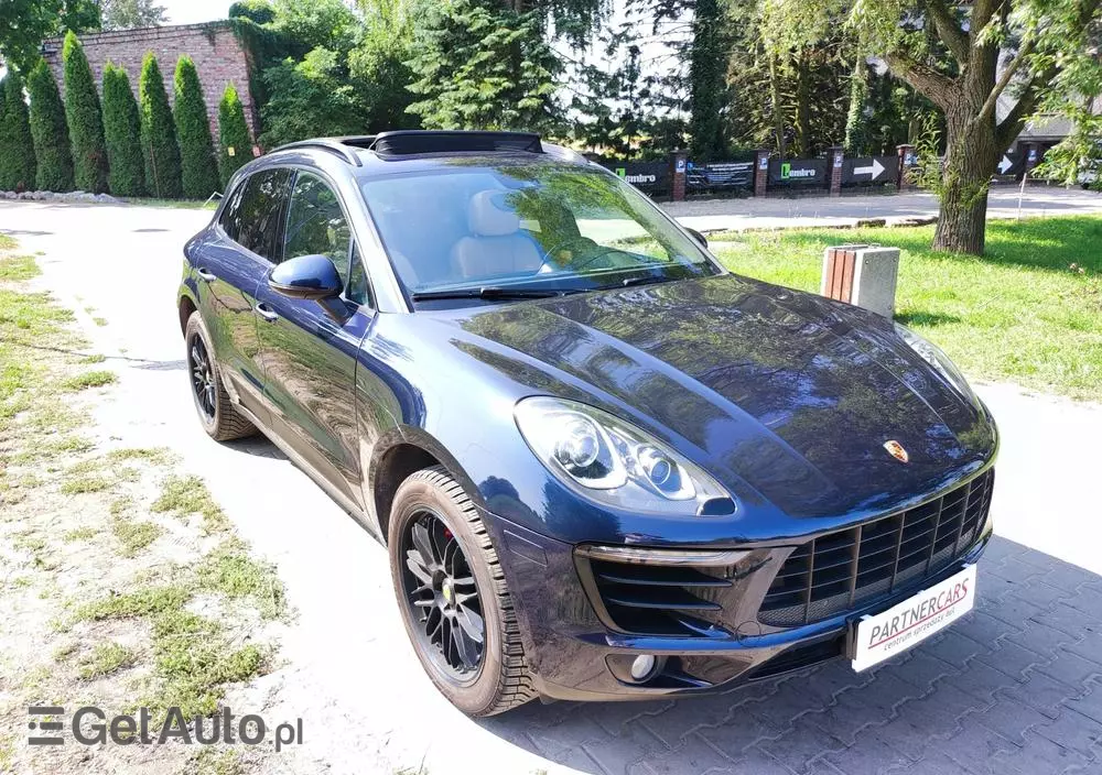 PORSCHE Macan 