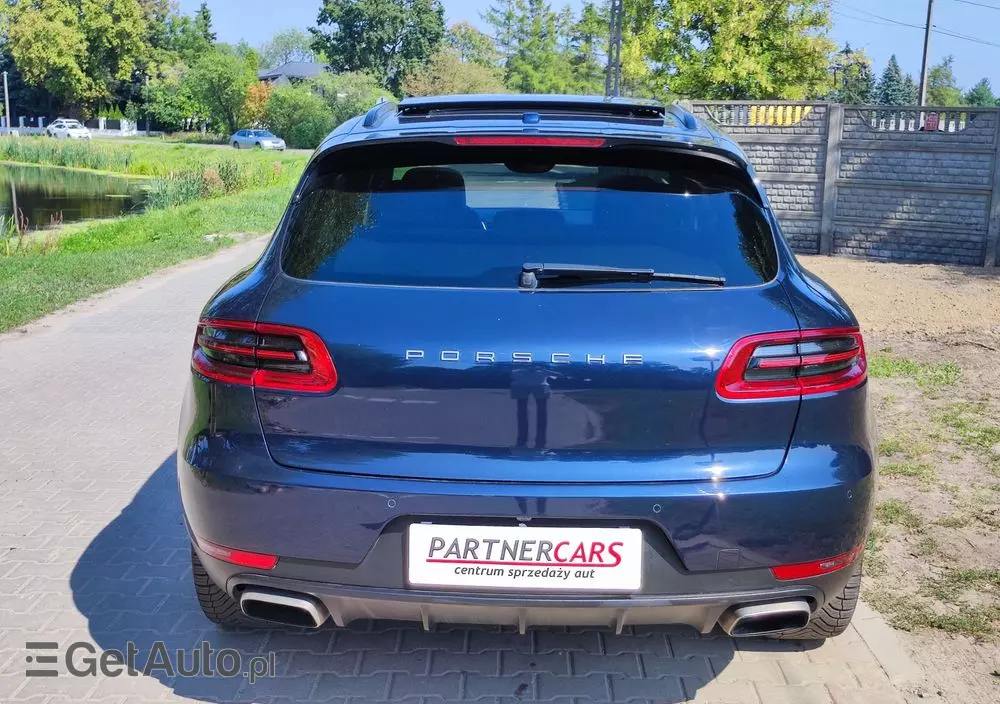 PORSCHE Macan 