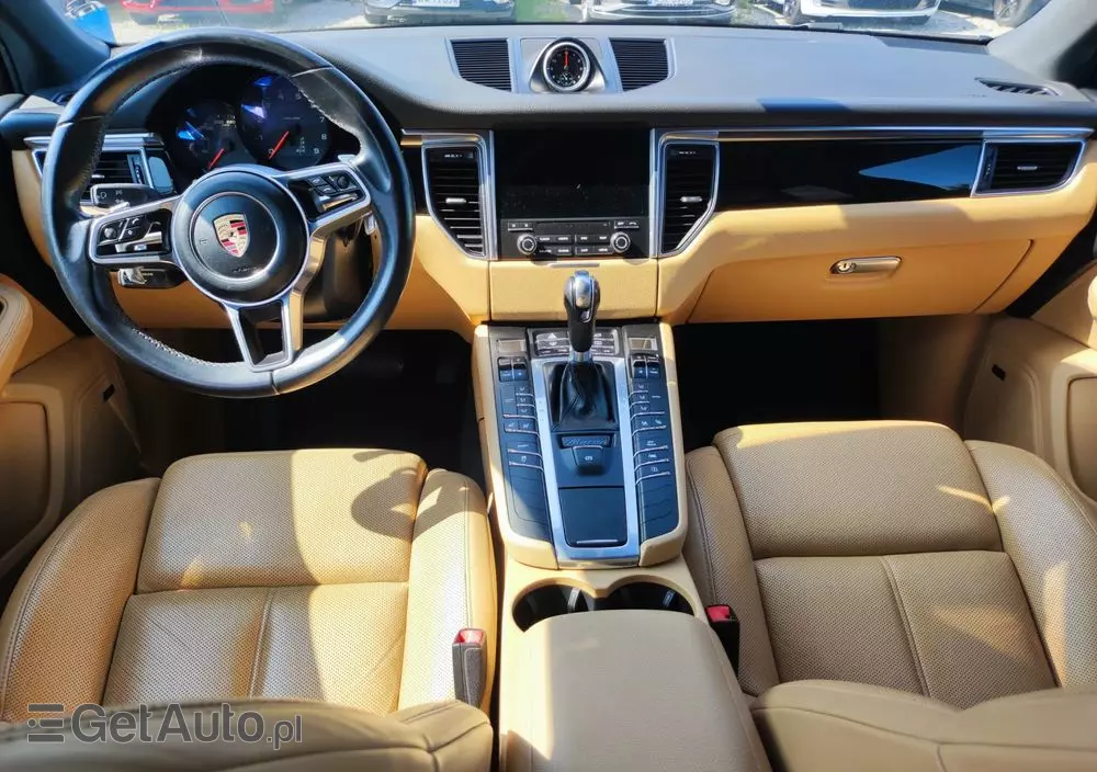 PORSCHE Macan 