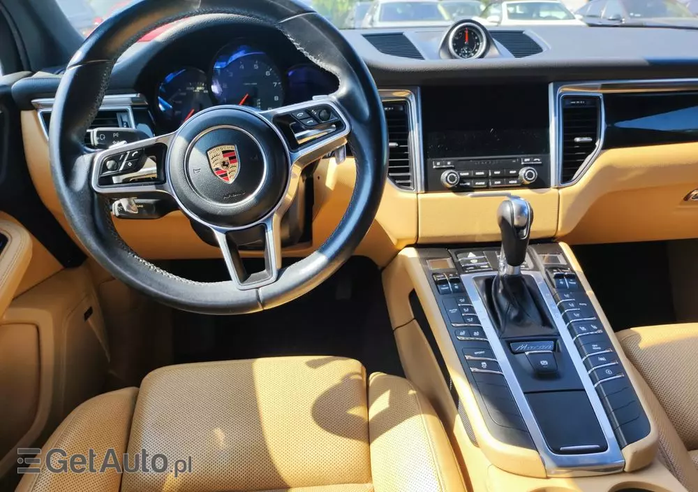 PORSCHE Macan 