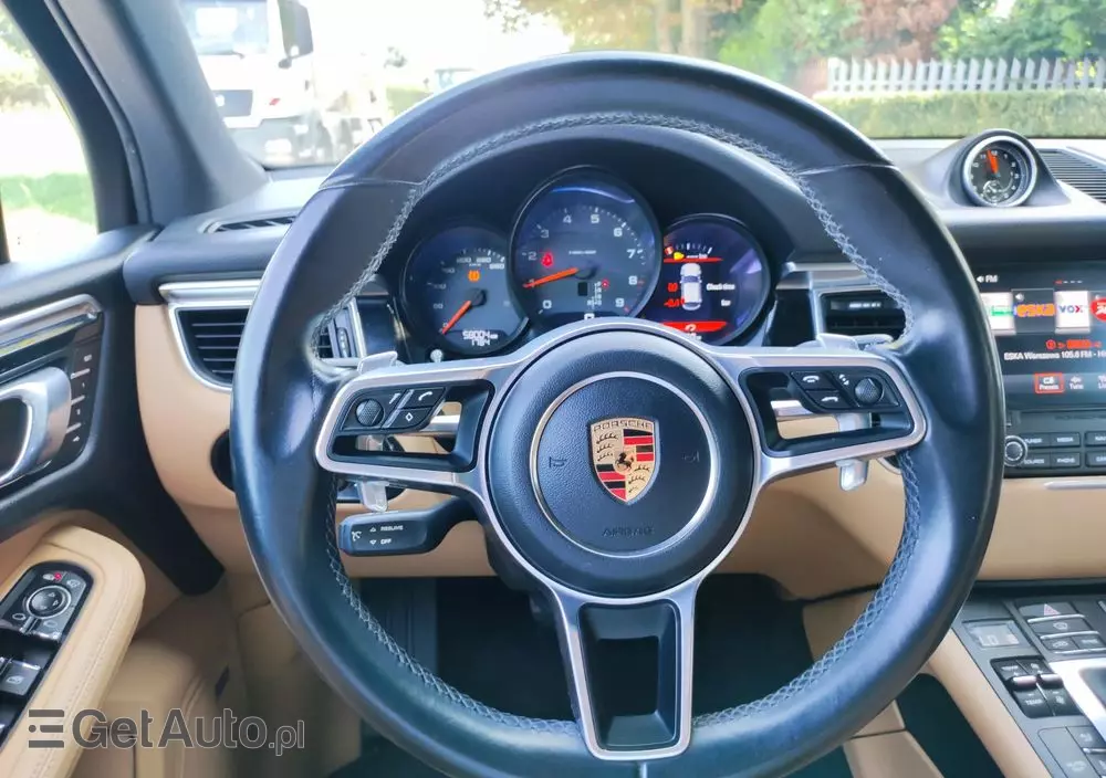 PORSCHE Macan 