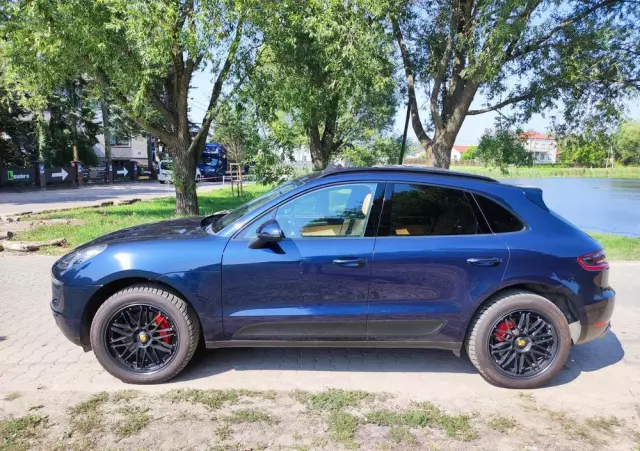 PORSCHE Macan 
