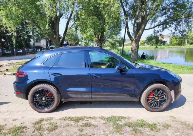 PORSCHE Macan 