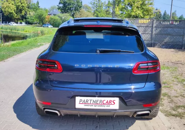 PORSCHE Macan 