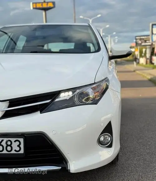 TOYOTA Auris 