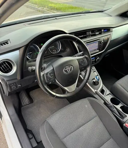 TOYOTA Auris 