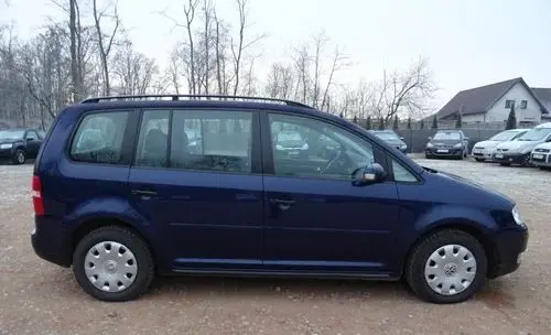VOLKSWAGEN Touran 