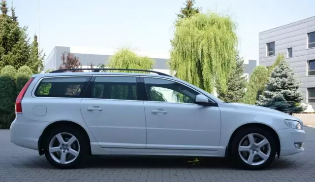 VOLVO V70 
