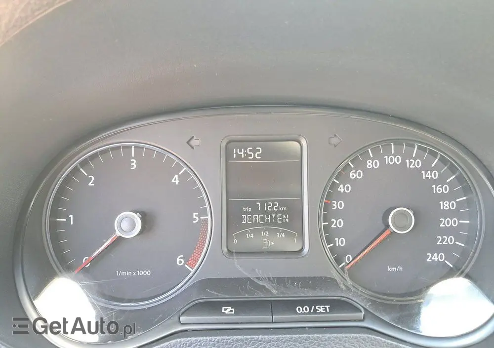 VOLKSWAGEN Polo 
