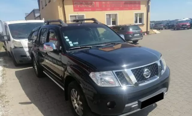 NISSAN Navara 