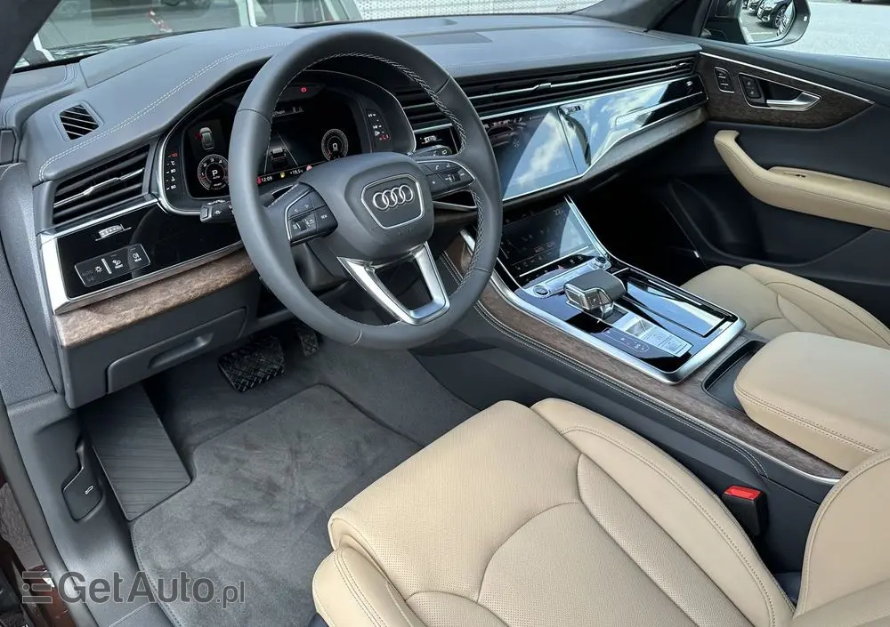 AUDI Q8 