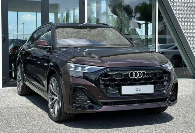 AUDI Q8 