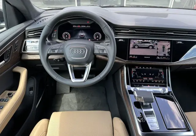AUDI Q8 
