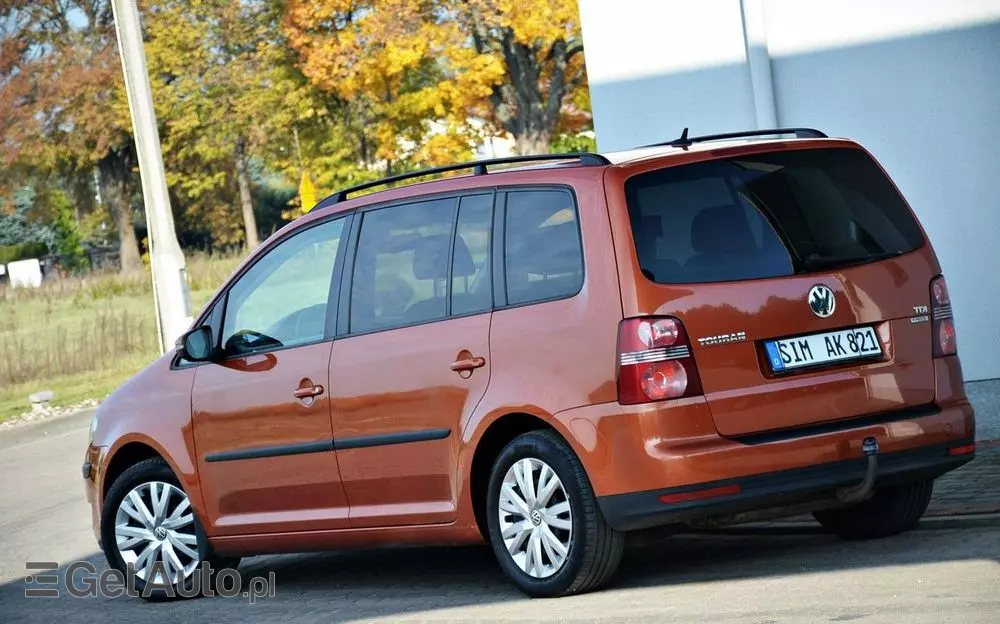 VOLKSWAGEN Touran 