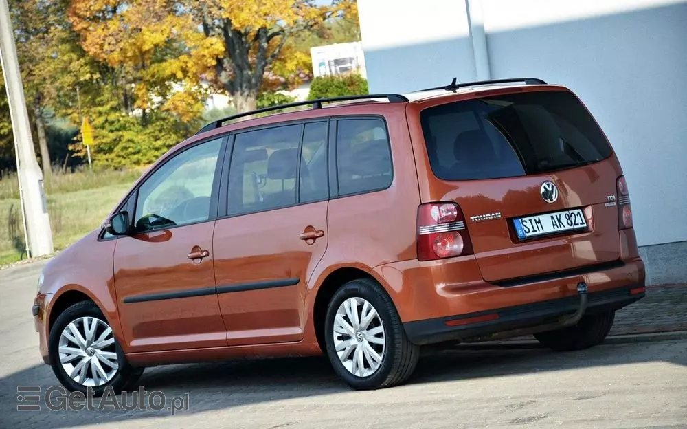 VOLKSWAGEN Touran 