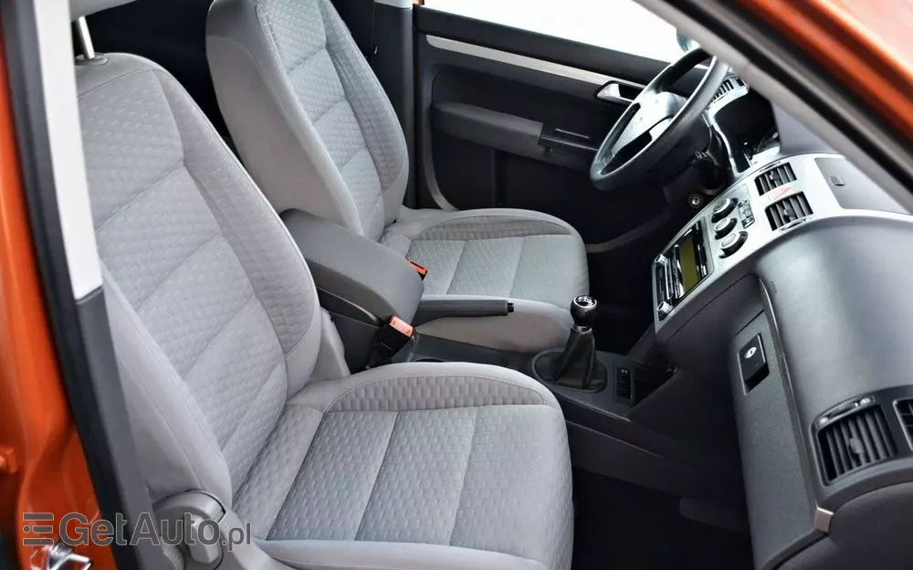 VOLKSWAGEN Touran 
