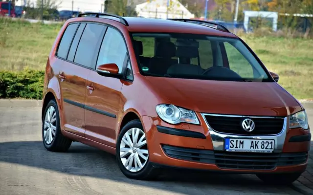 VOLKSWAGEN Touran 
