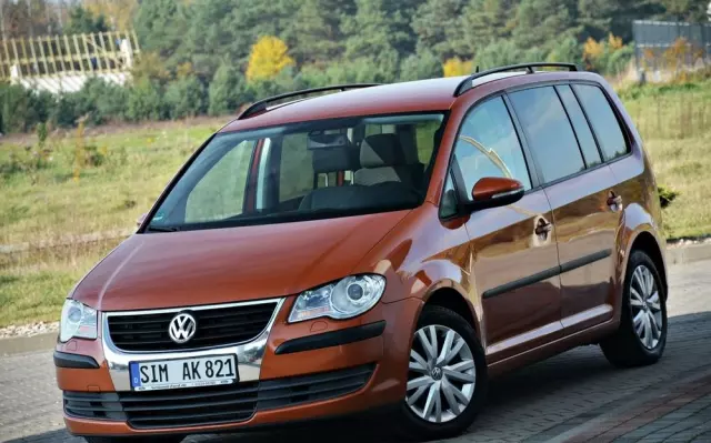 VOLKSWAGEN Touran 