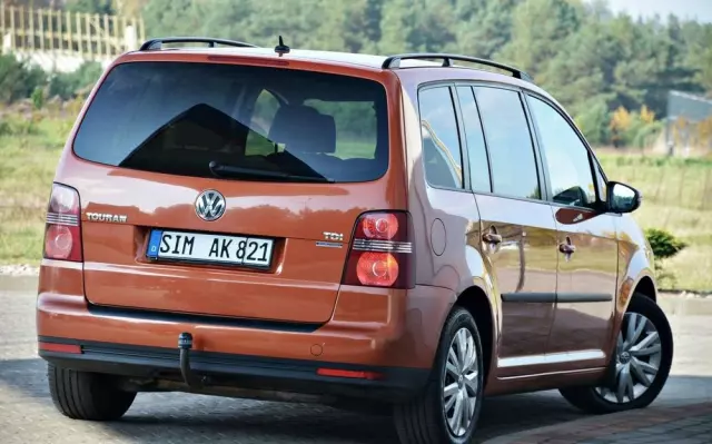 VOLKSWAGEN Touran 