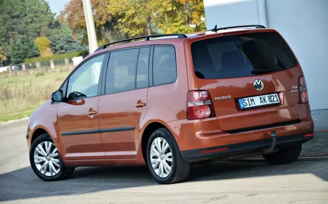 VOLKSWAGEN Touran 