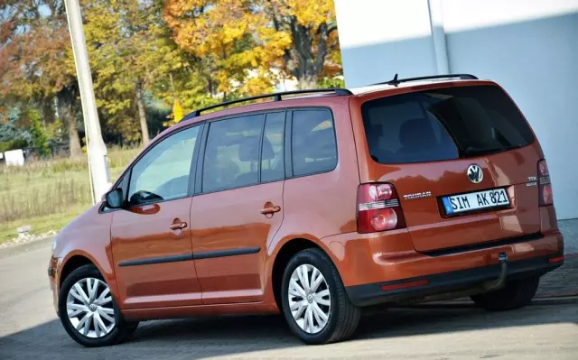 VOLKSWAGEN Touran 