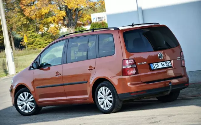 VOLKSWAGEN Touran 