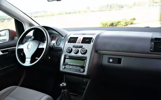 VOLKSWAGEN Touran 