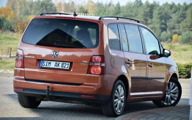 VOLKSWAGEN Touran 
