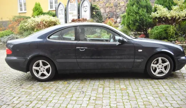 MERCEDES-BENZ CLK 