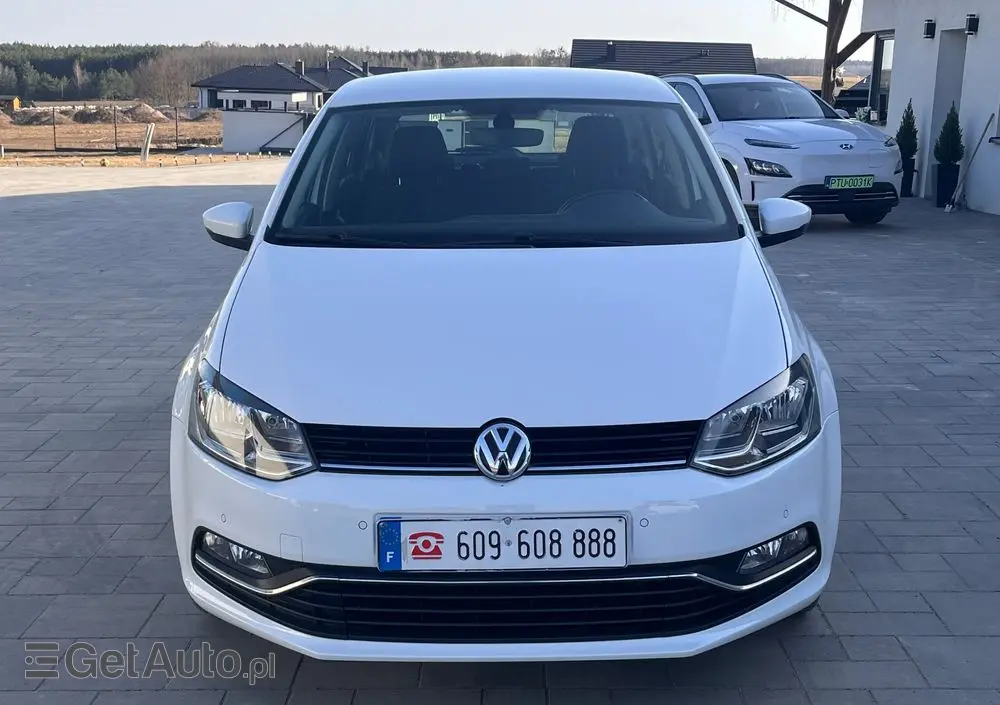 VOLKSWAGEN Polo 