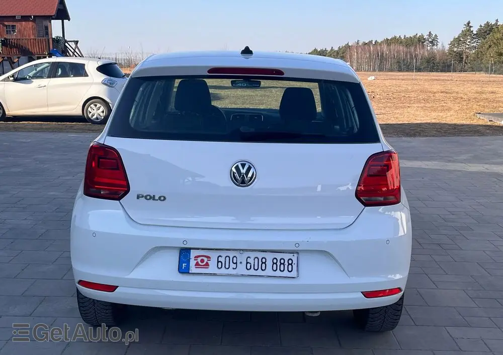 VOLKSWAGEN Polo 