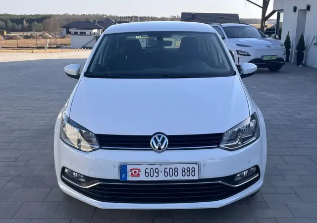 VOLKSWAGEN Polo 