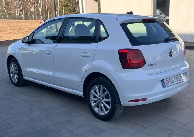 VOLKSWAGEN Polo 
