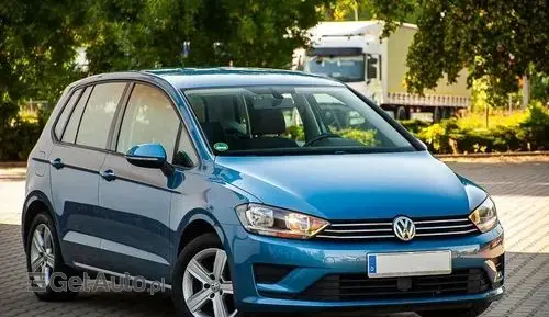 VOLKSWAGEN Golf Sportsvan 