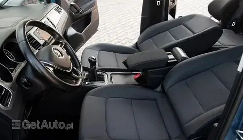 VOLKSWAGEN Golf Sportsvan 