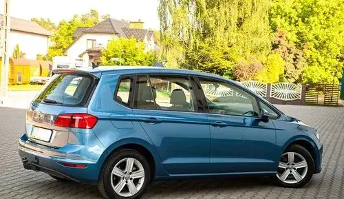 VOLKSWAGEN Golf Sportsvan 