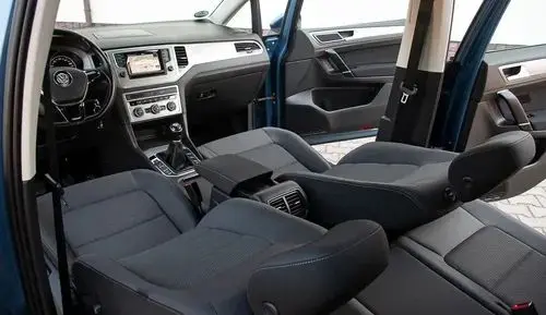 VOLKSWAGEN Golf Sportsvan 