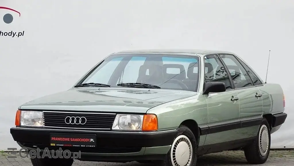 AUDI 100 