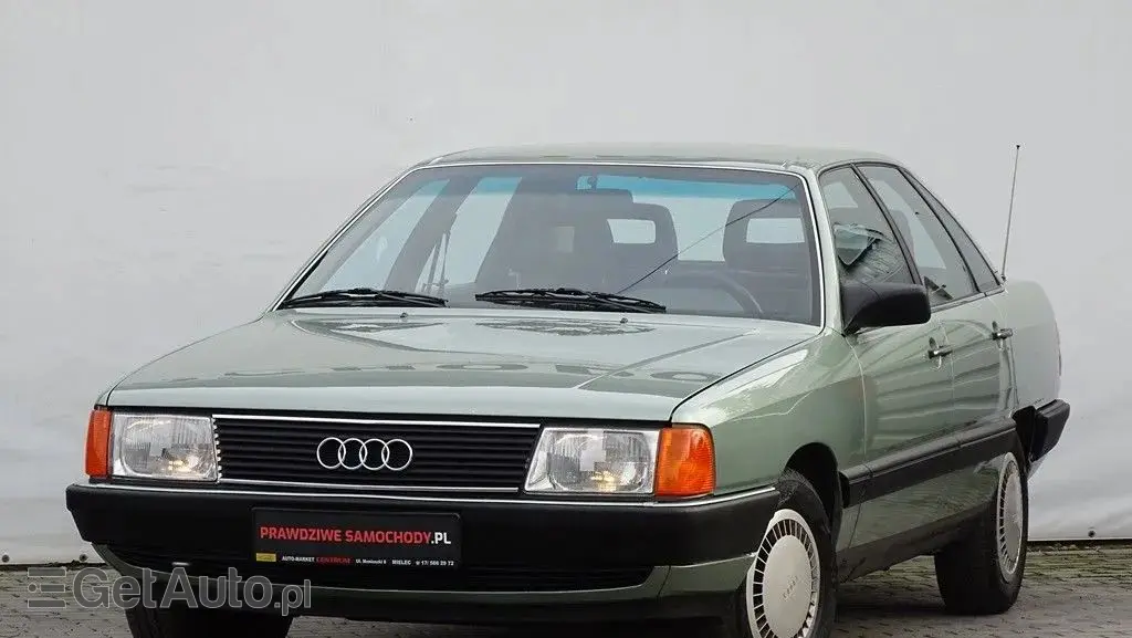 AUDI 100 