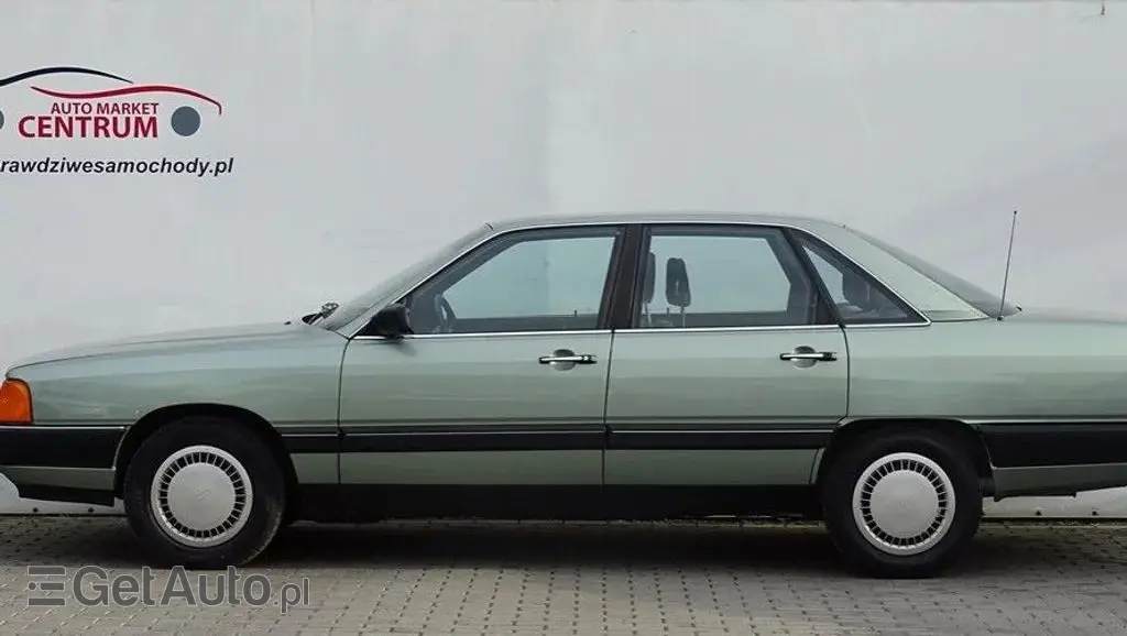 AUDI 100 