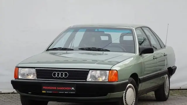 AUDI 100 