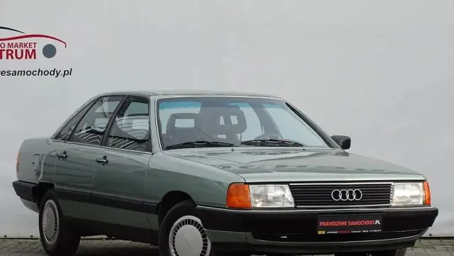 AUDI 100 