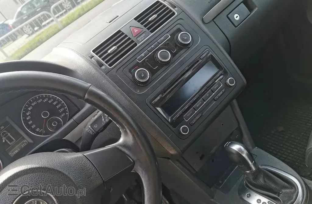 VOLKSWAGEN Touran 
