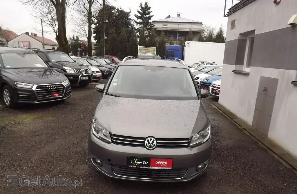 VOLKSWAGEN Touran 