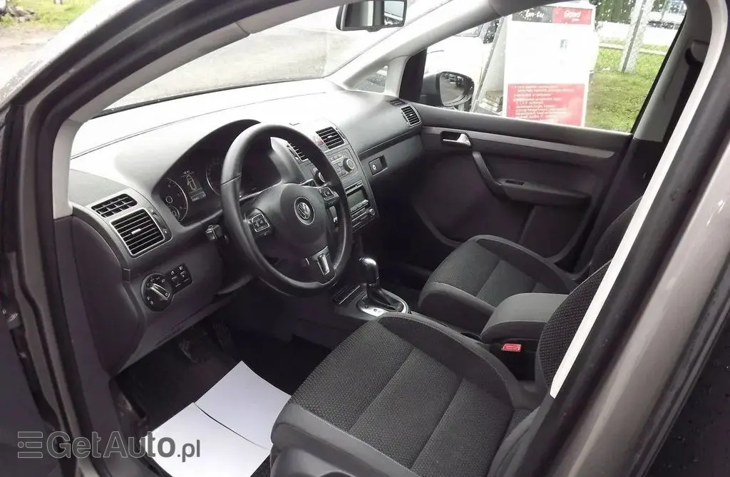 VOLKSWAGEN Touran 