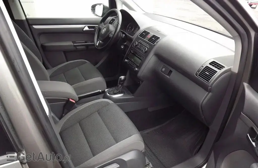 VOLKSWAGEN Touran 