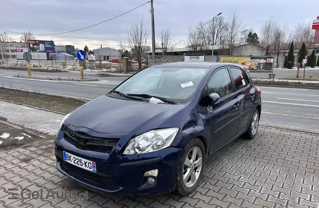 TOYOTA Auris 