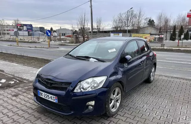 TOYOTA Auris 